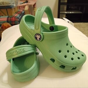 Crocs Classic Clogs K ~ CHILD Size 11 In Green NWT
